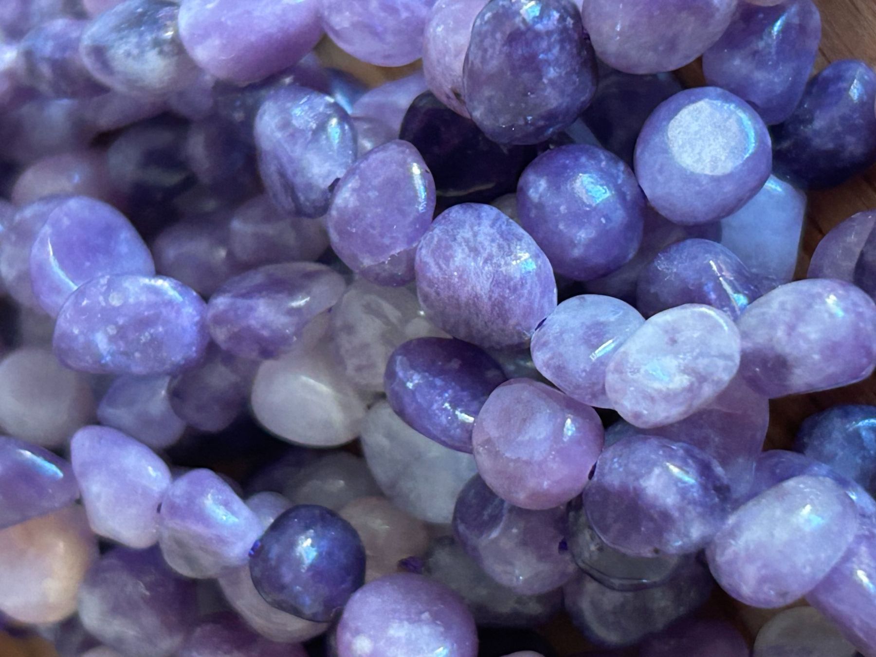 Pietre preziose: Strang echte lepidolit Nuggets 6-8 mm – Nuovo e nell'imballaggio originale da Niederrohrdorf venduto da Ytobi
