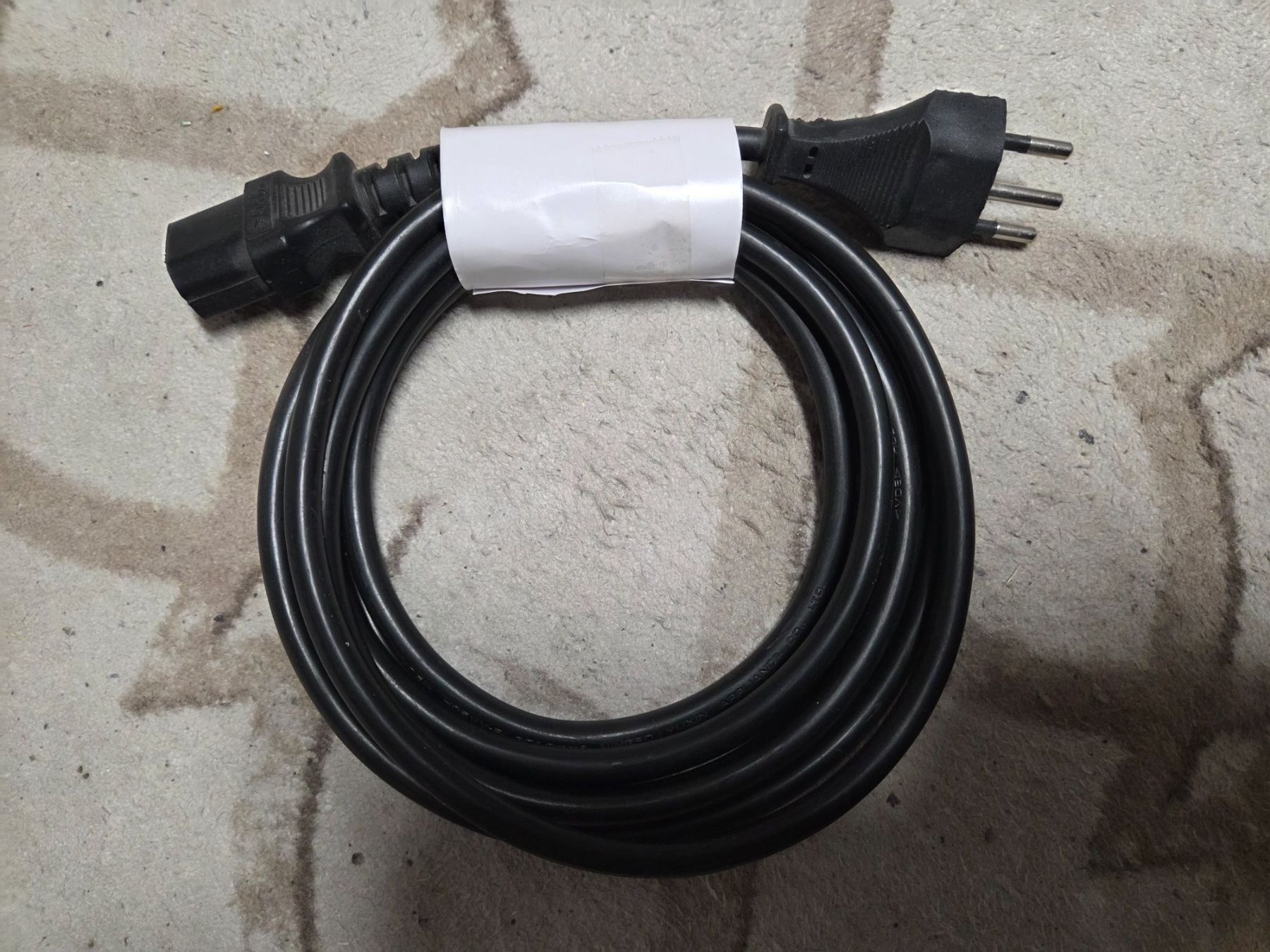 Cavi: Netzkabel C13 1.4m T12 Anschlusskabel – Usato da Zürich venduto da eymen20 1