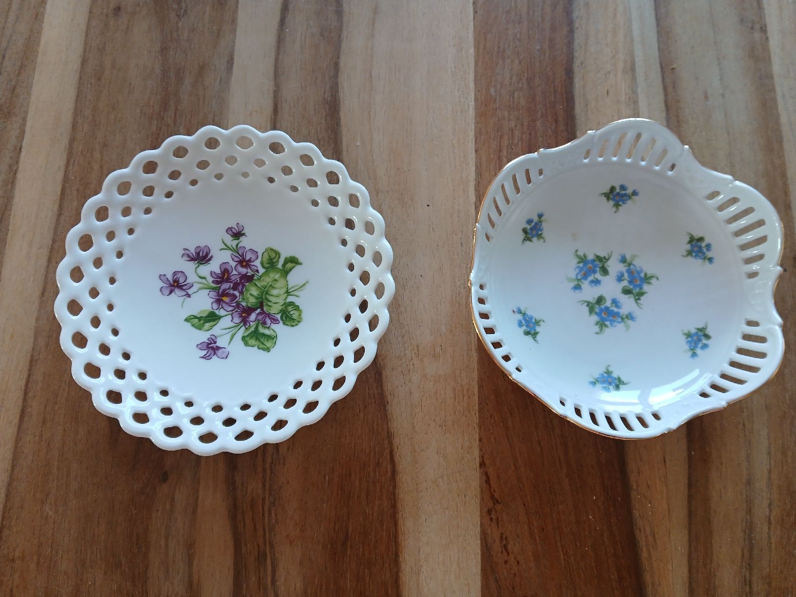 Tutte le decorazioni: 2 small decorative plates porcelain floral pattern – Usato da Dübendorf venduto da LoRi-2026