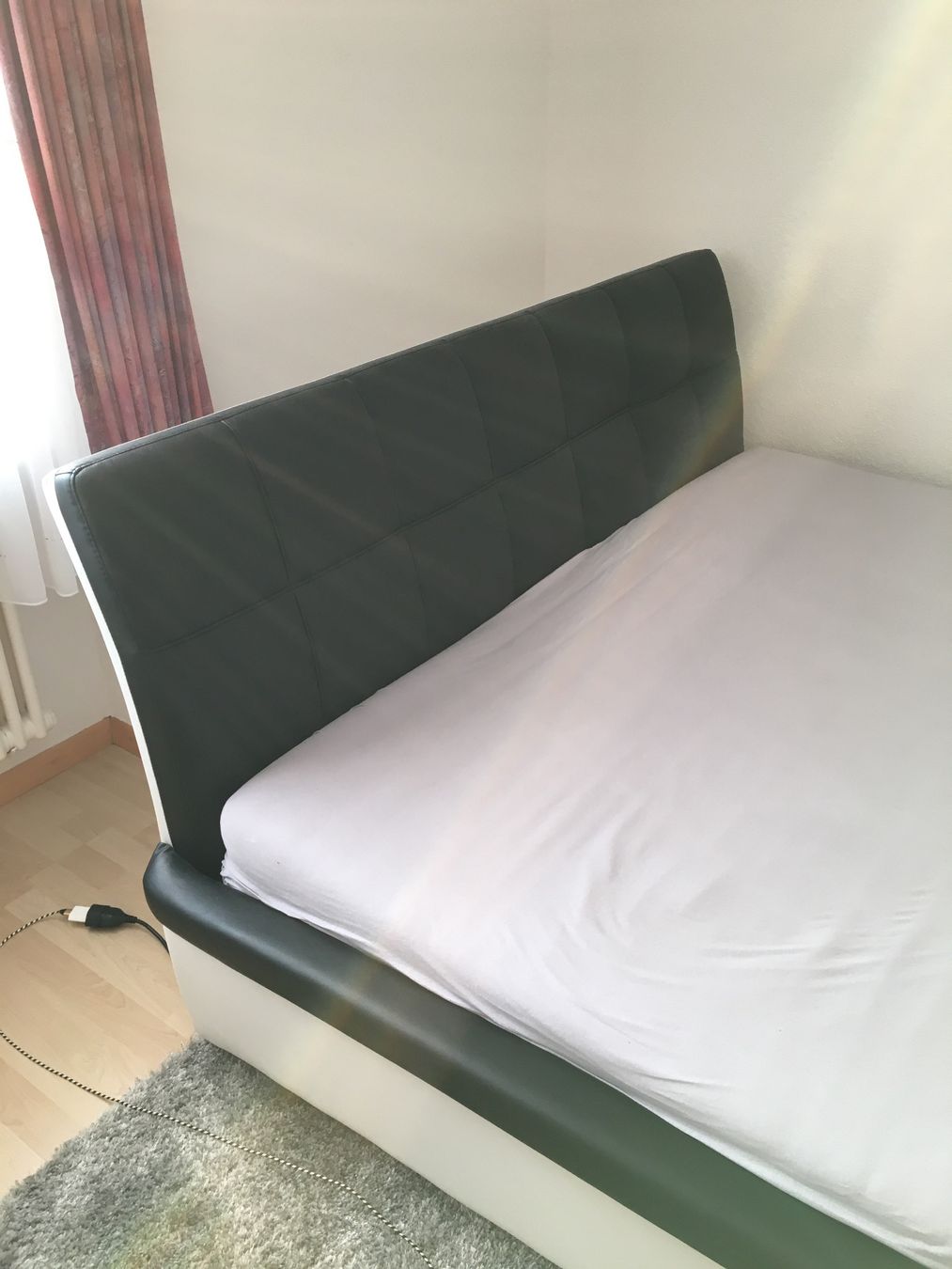 Betten: Bett 1.8m x 2m mit 2x Nachttischli – Gebraucht aus Zuzwil SG von robs01 4