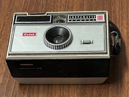 Antike Kamera KODAK „INSTAMATIK 100“ / Guter Zustand!