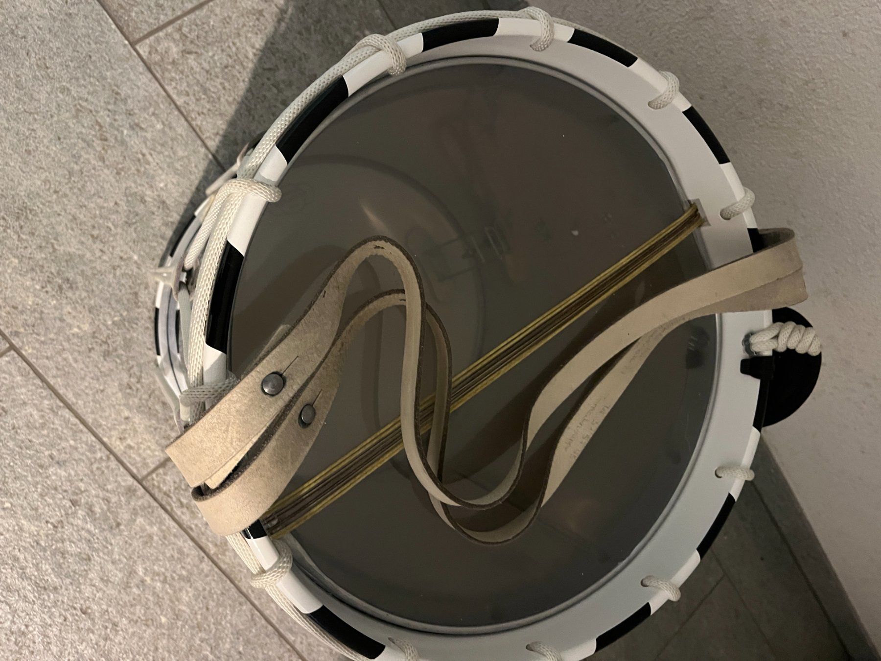 Strumenti musicali: Basler Trommel 4/4 – Usato da Kriens venduto da Flying-Hirsch 3