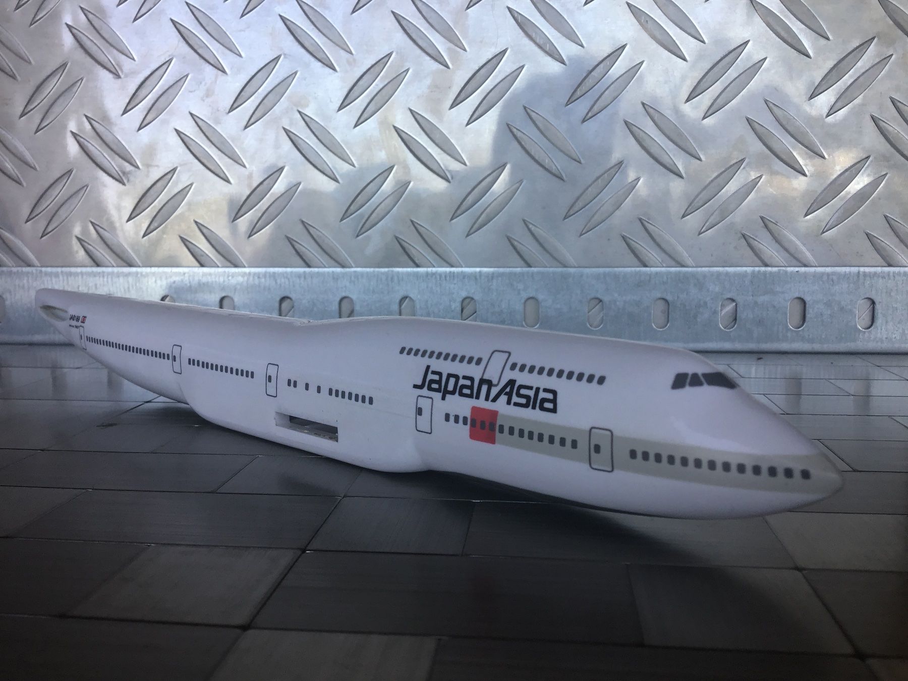 Kit di modellismo & Modellini statici: JAPAN ASIA WORLD AIRLINES – Usato da Männedorf venduto da Spezial-Modelle 1