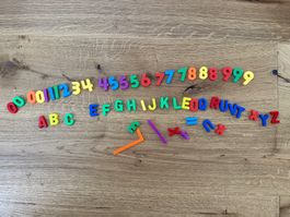 Magnetische Buchstaben und Zahlen Set bunt gebraucht