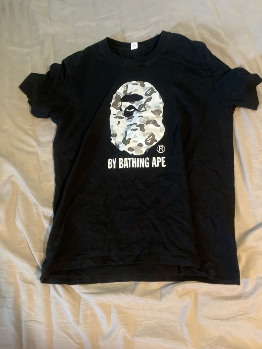 Bape T-shirt: Schwarzes Bape T-Shirt – Usato da Frauenfeld venduto da joh_lp6l