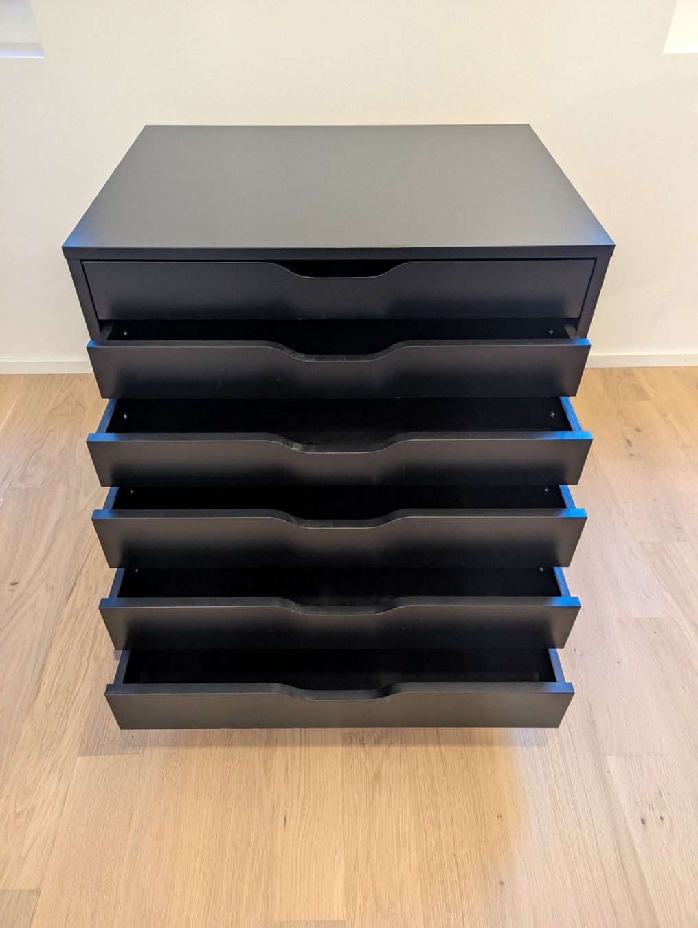 Ikea Commodes: IKEA Kommode schwarz auf Rollen – D'occasion à Wettingen par GinMod 2