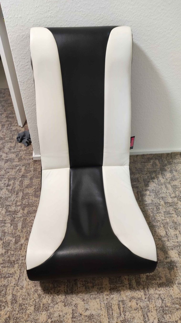 Poltrone: Gamer Sessel mit Sound System schwarz/weiss – Usato da Hägendorf venduto da DerSchweizer1998