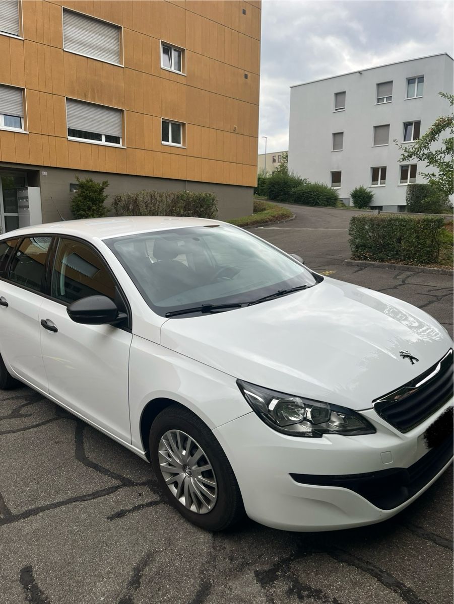 Peugeot Autos: Peugeot 308 Weiss – D'occasion à Steinmaur par joe_xt5m 2