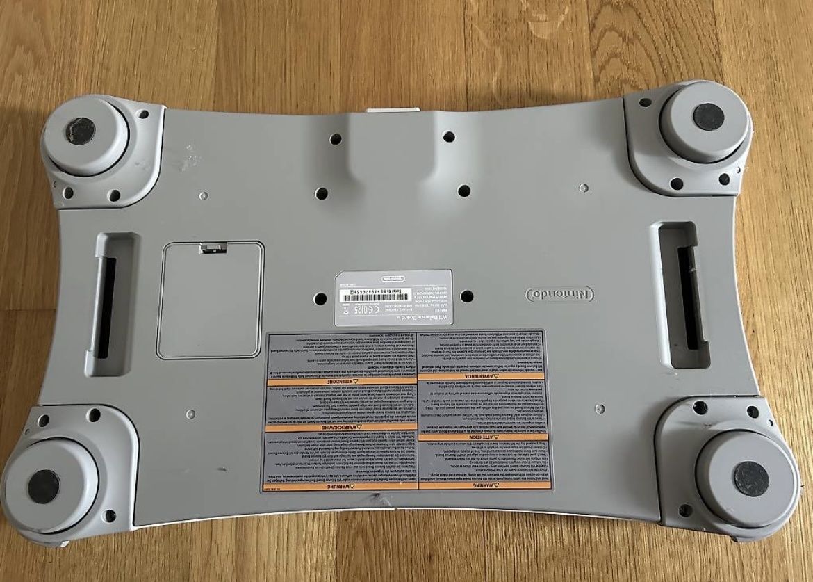 Nintendo Giochi: Wii Balance board + gioco Wii Fit Plus – Usato da Stabio venduto da van_5cry 1