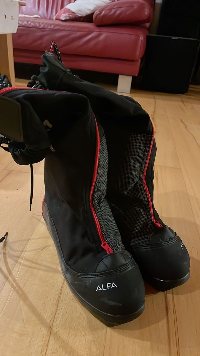Scarpe da uomo: Alfa Winter Überschuhe Grösse 44/45 – Usato da Berg (Dägerlen) venduto da habluetzel.marc