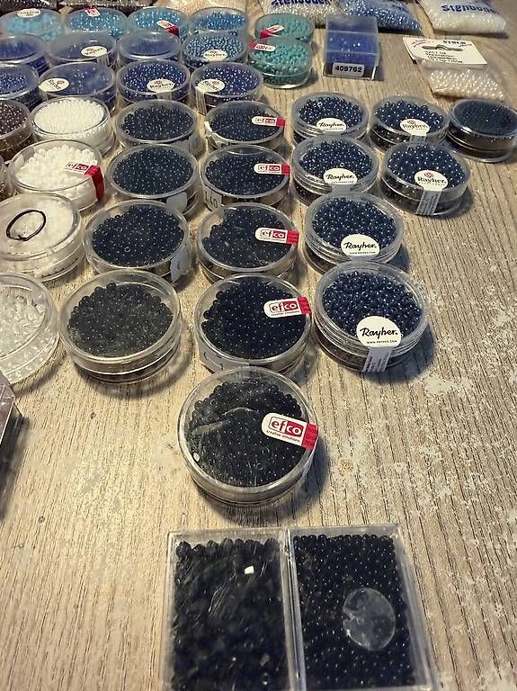 Statuette: Über 100 Packungen Perlen – Nuovo e nell'imballaggio originale da Bergdietikon venduto da soma2810 2