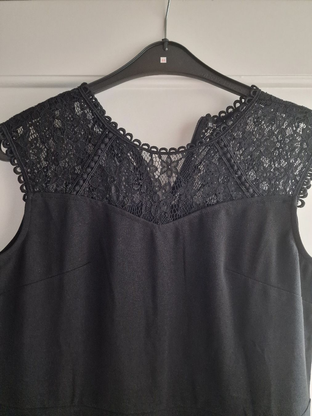 Kleider: Elegantes schwarzes Kleid mit Spitze Gr. 44 – Neu (gemäss Beschreibung) aus Ottenbach von Claurin 1