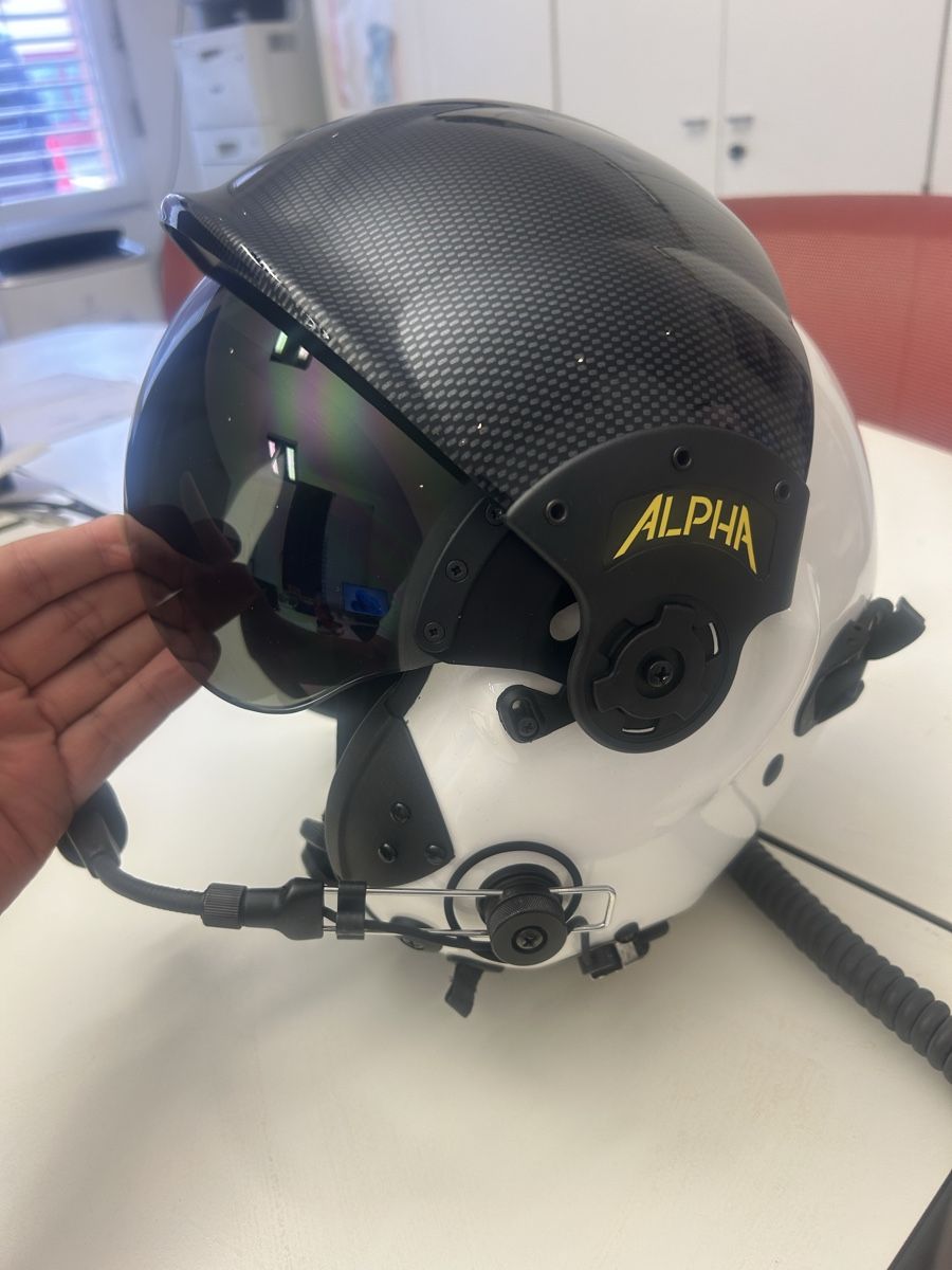 Helme & Visiere: Hubschrauber Piloten Helm – Gebraucht aus Pfäffikon SZ von swi_6kd7