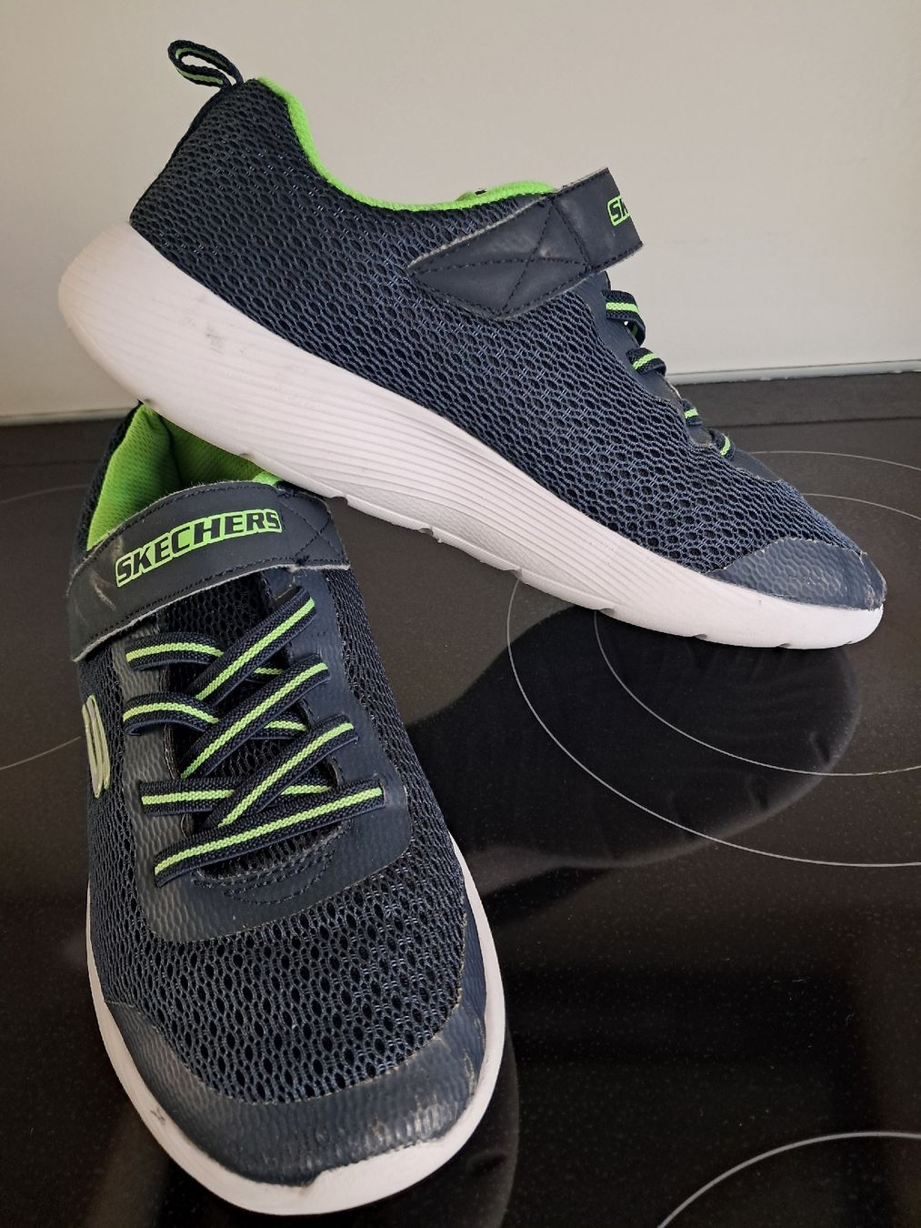 Skechers Schuhe für Jungen: Hallenschuhe Sketchers Gr. 38 – Gebraucht aus Winterthur von fabelwin 4