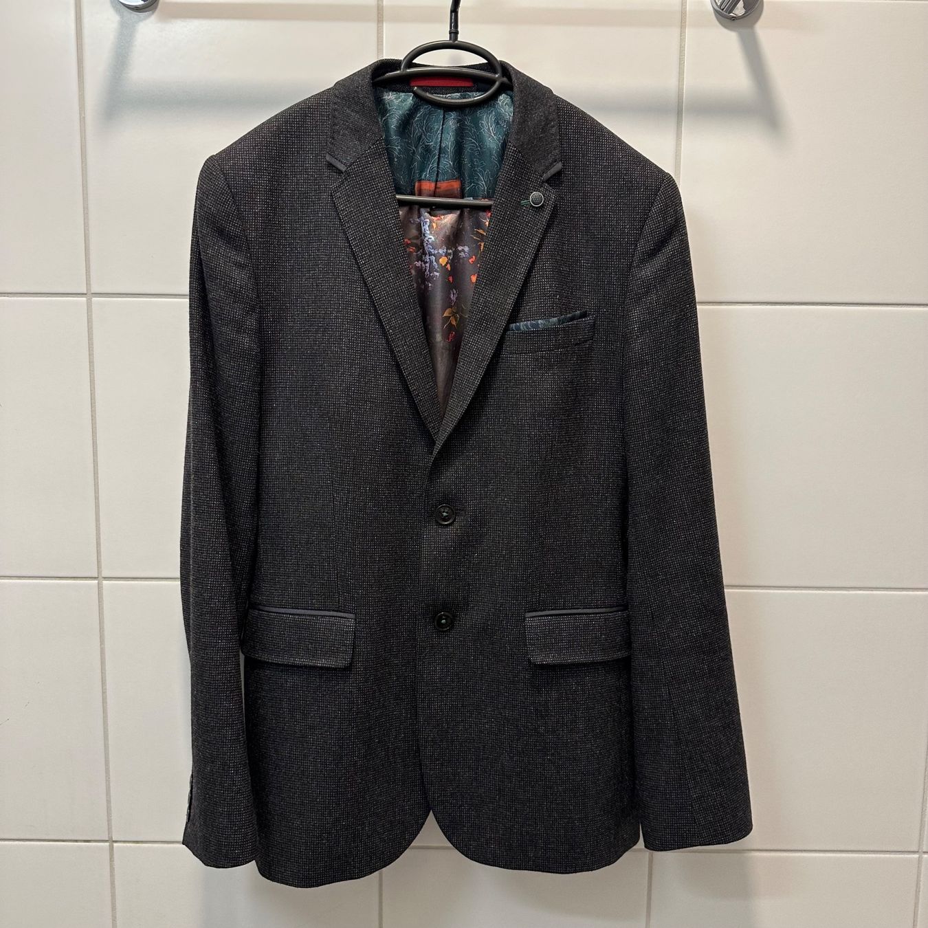 Ted Baker Completi: Ted Baker - Sakko - Gr.3 (L) – Usato da Ittigen venduto da Fabulous_Fab1