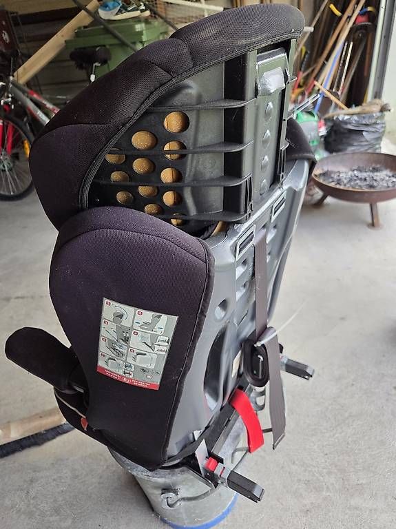 Seggiolini per auto: Autositz mit Isofix – Usato da Ebnat-Kappel venduto da 10camper