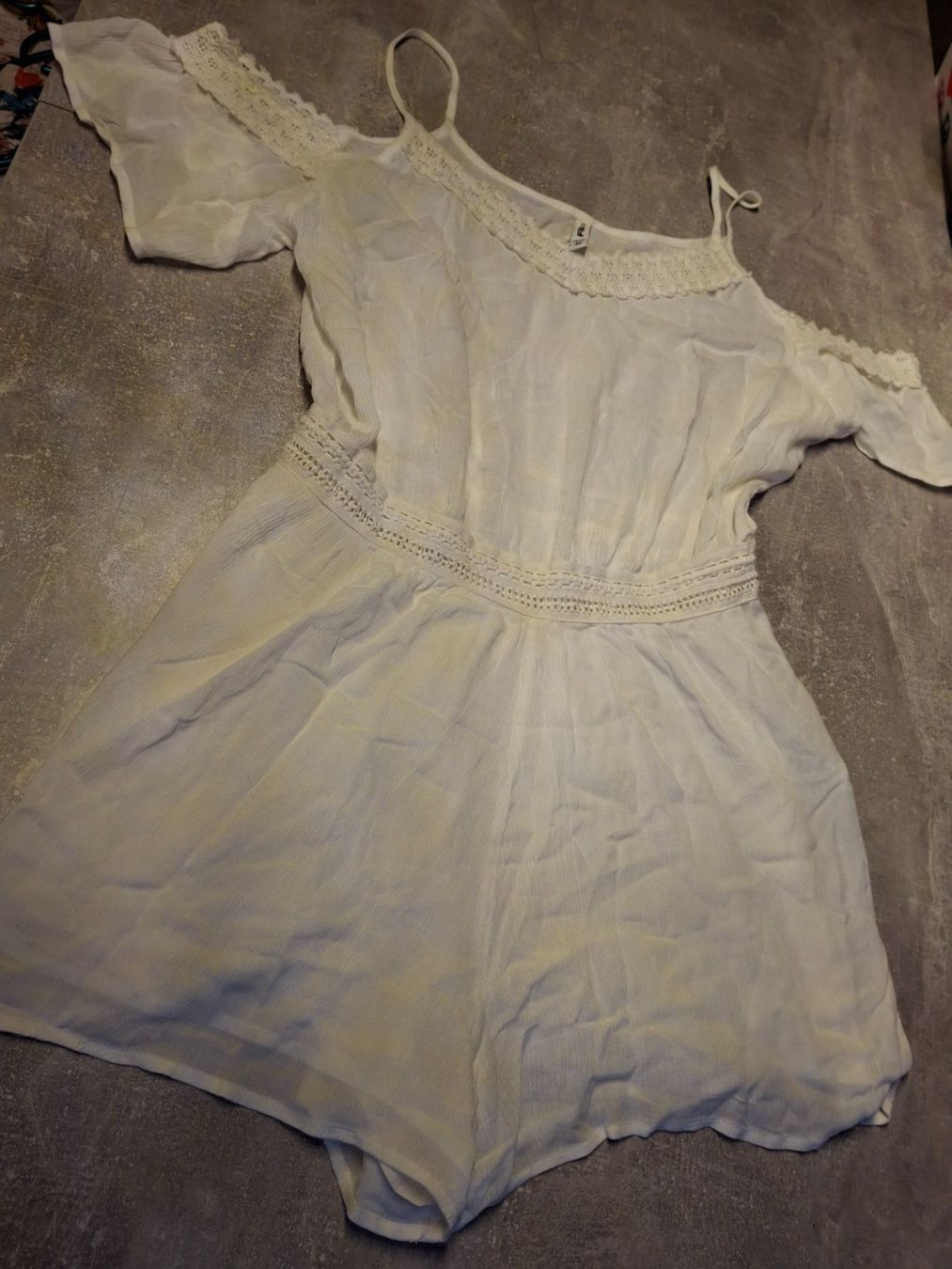 Jumpsuits: Combinaison short taille M marque FB Sister – Gebraucht aus Villiers von san_jn5w