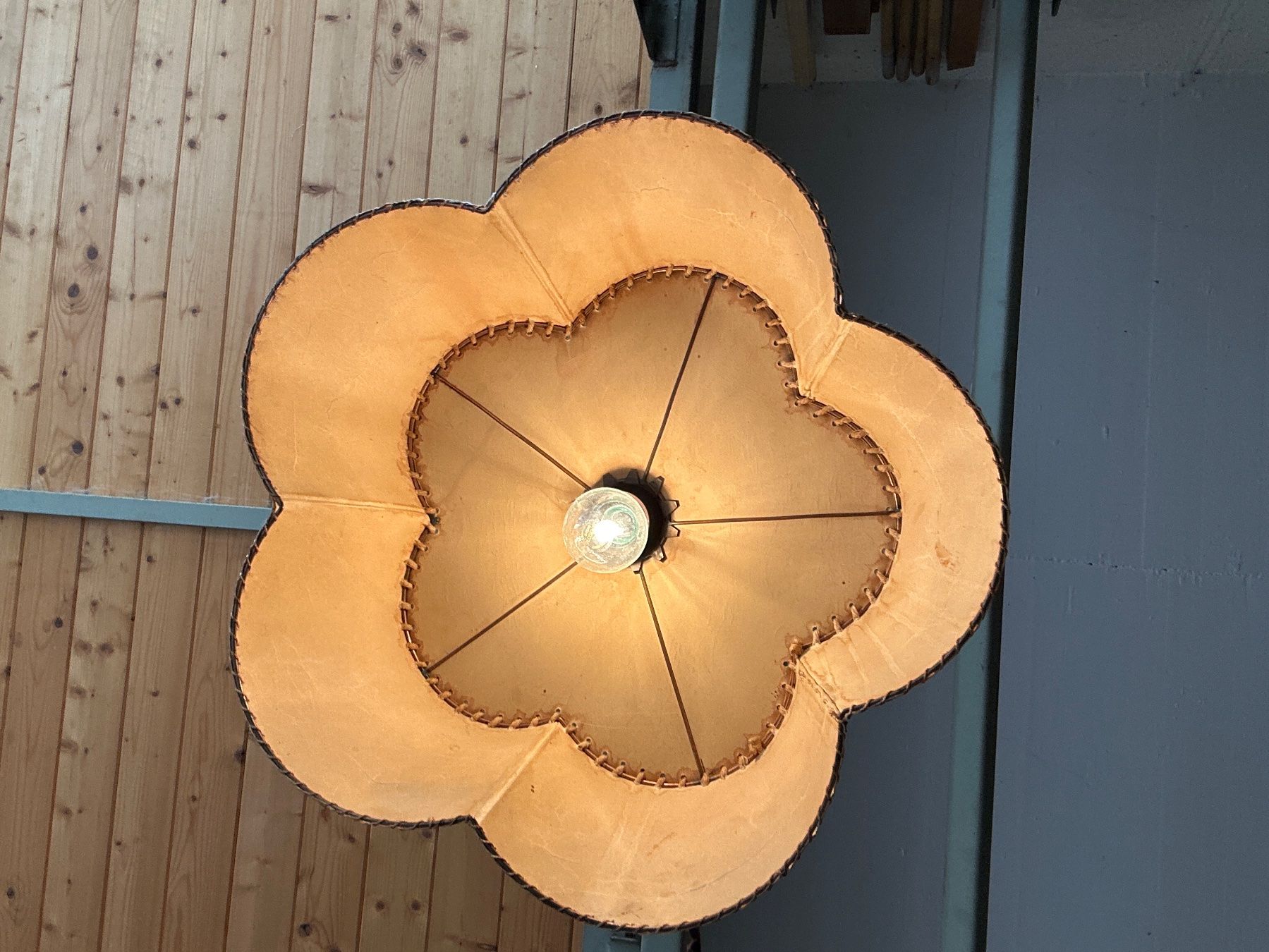 Lampade: Barmöbel mit integrierter Stehlampe – Usato da Schindellegi venduto da Stiche55 9