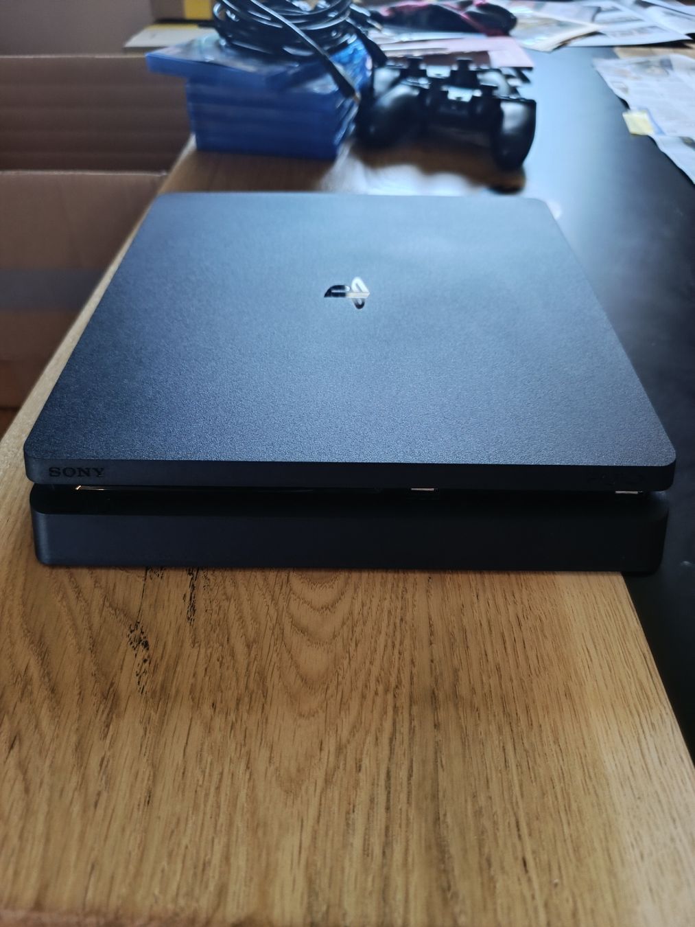 Sony Consoles: PS4 inkl. Controller, Spiele und Headset – D'occasion à Ottikon par PiloniFive 1
