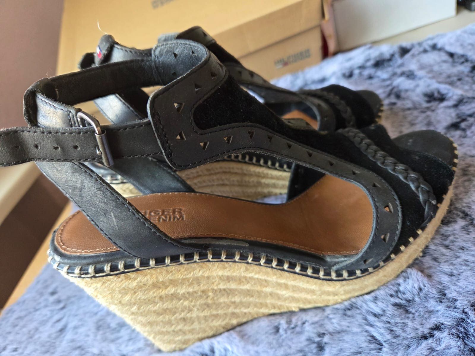 Tommy Hilfiger Scarpe da donna: Sandales Tommy Hilfiger , 38" – Nuovo e nell'imballaggio originale da noes venduto da kri_g7m6 1