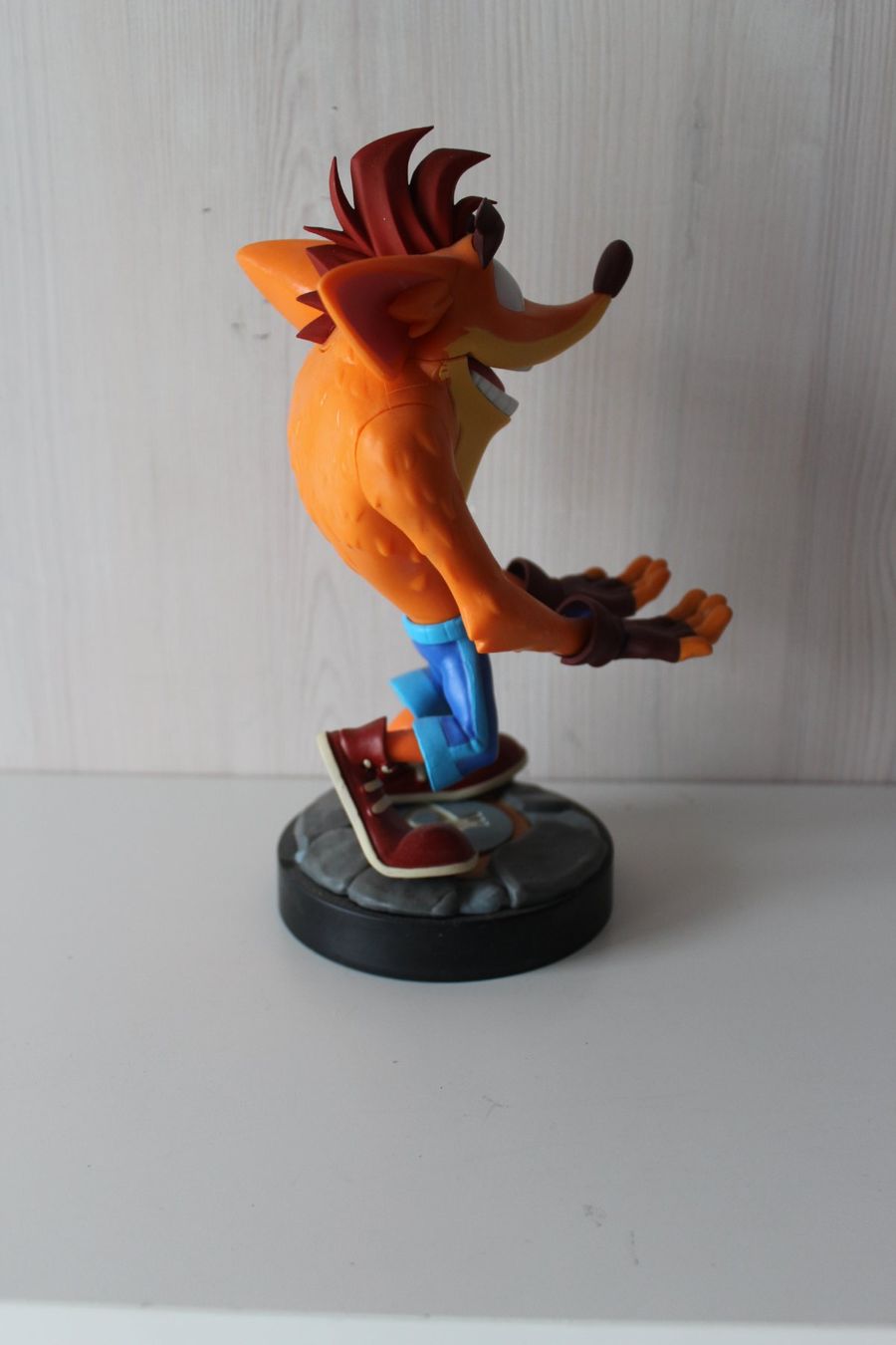 Giochi: Crash Bandicoot Cable Guy - Controller Ständer - Halter – Usato da Ebertswil venduto da Certo188 1