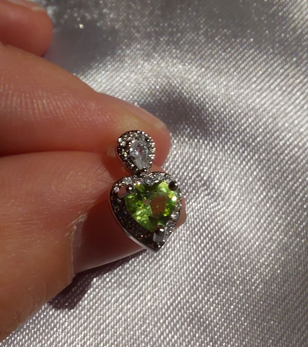 Ohrringe & -stecker: kleine peridot ohrringe – Gebraucht aus Egg b. Zürich von kak_f7xz 3