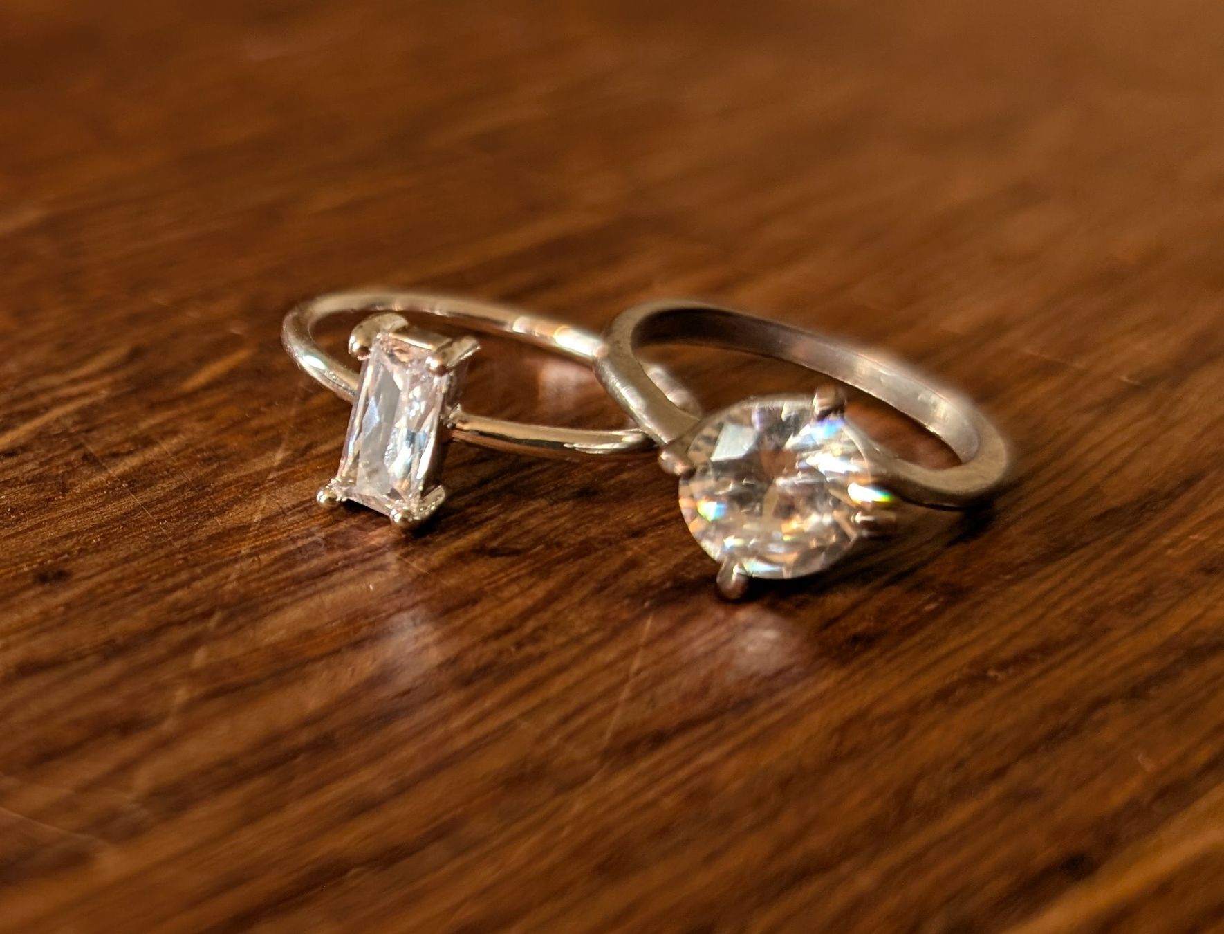 Ringe: 2 Silberringe Modeschmuck Solitaire – Gebraucht aus Bern von Zorro333