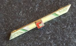 Brosche Goldfarben mit rotem Stein und Gruentönen