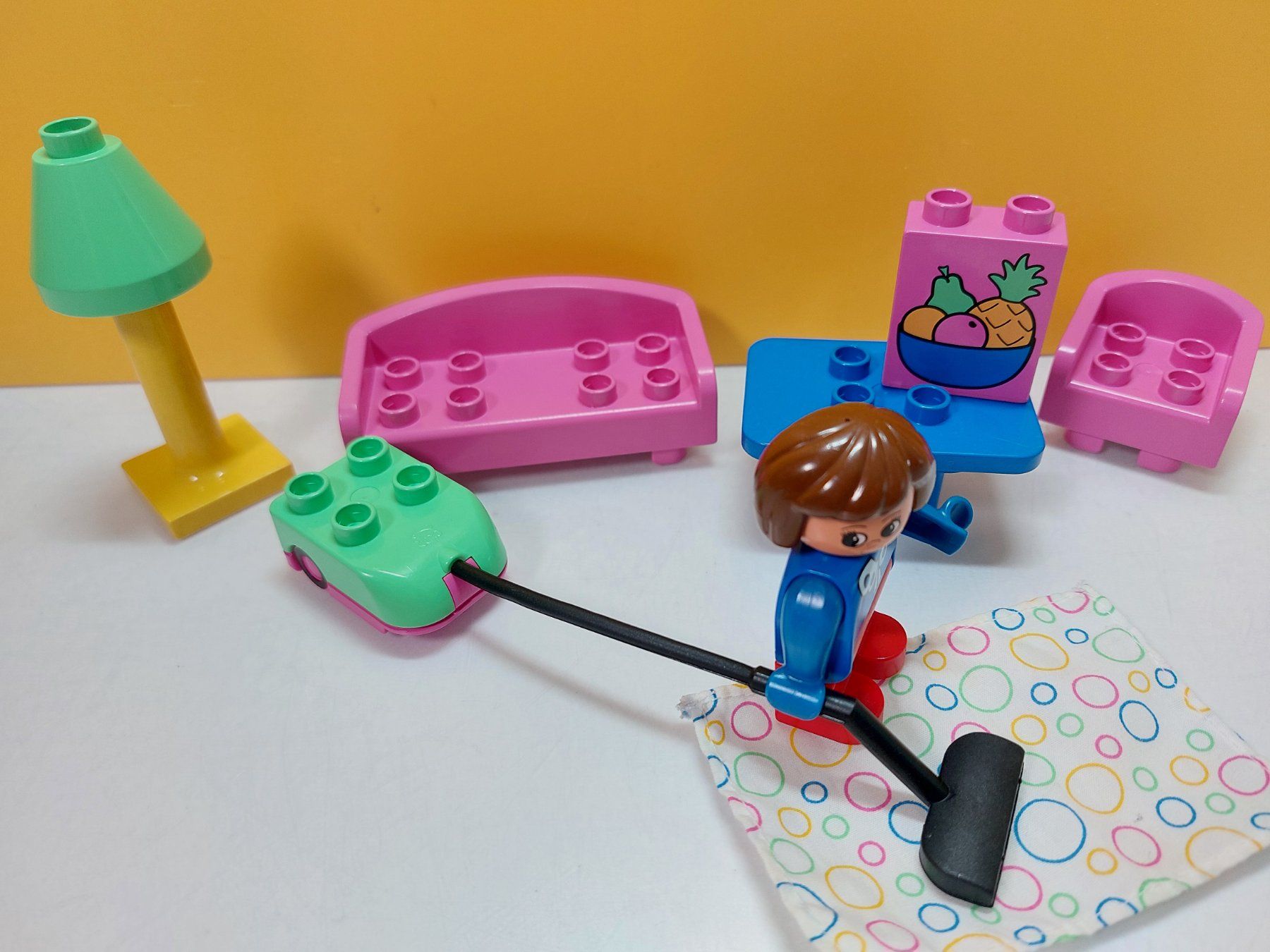 Lego Baukästen: LEGO DUPLO Wohnzimmer mit Staubsauber – Gebraucht aus St.Gallen von TinasBauundSpiel 2