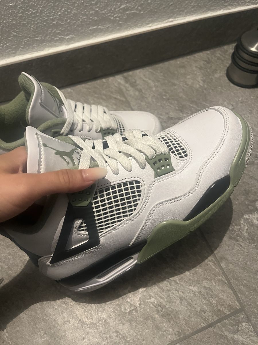 Scarpe da donna: Jordan 4 Retro Seafoam – Nuovo (secondo la descrizione) da Neftenbach venduto da anisha_capone 3