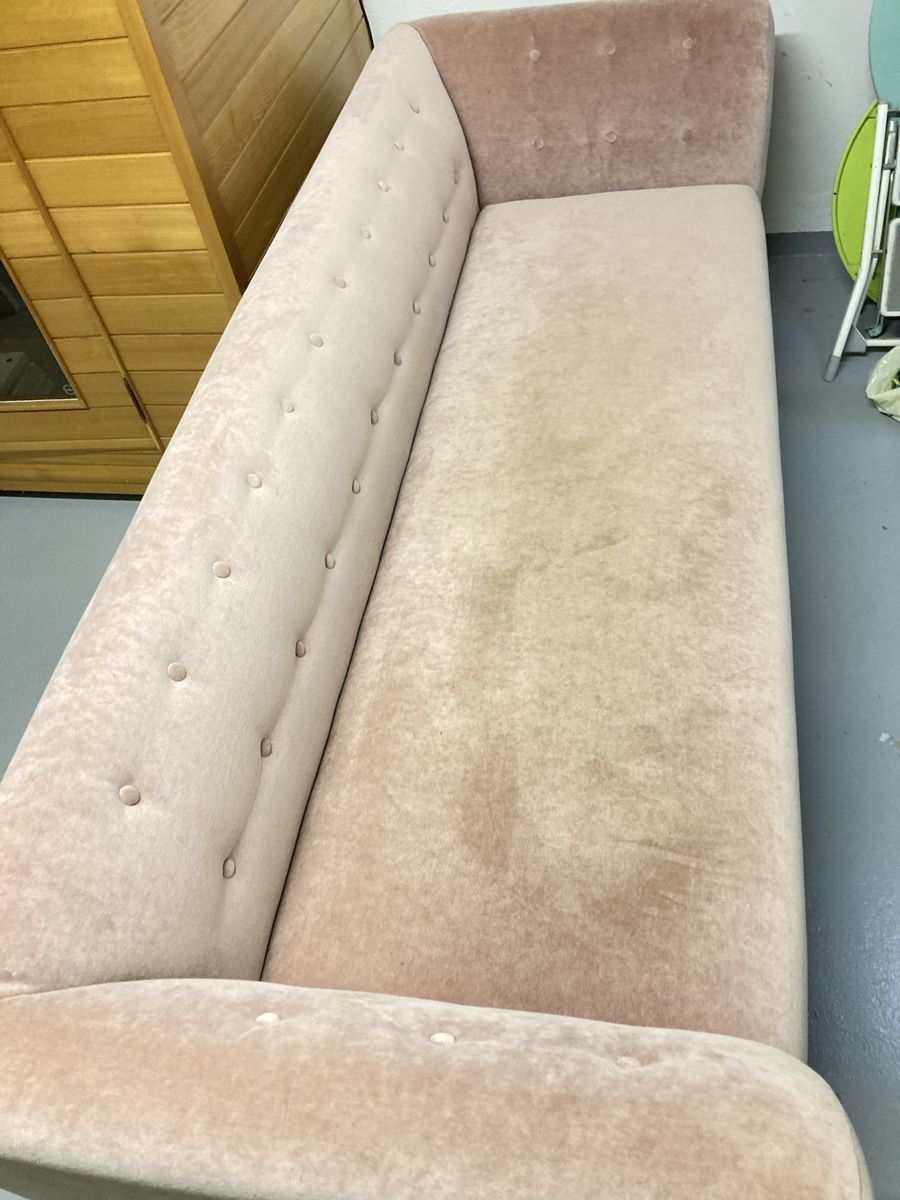 Divani: Riverdale Sofa, Rosa Samt – Usato da Stäfa venduto da matrat 4