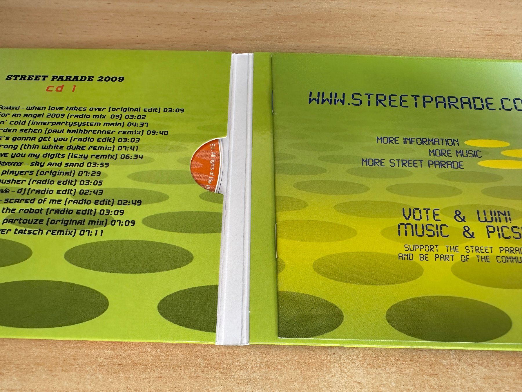 CD: Various – Street Parade 2009 Official Compilation - 2 CD – Usato da Rikon im Tösstal venduto da Alpenmutz 2