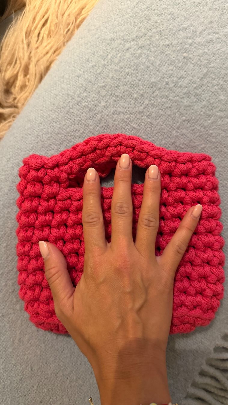 Taschen für Damen: Pink Mini Crochet Bag – Gebraucht aus Zürich von pre_vy7t 3
