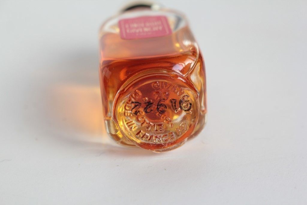 Givenchy Profumi & Eau de Toilette: GIVENCHY Parfum L'Interdit 7 ml – Usato da Vandoeuvres venduto da Dom-Tom 2