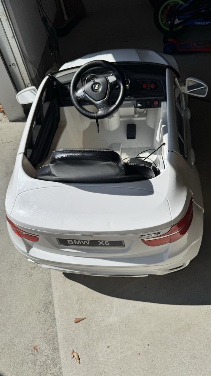 BMW Veicoli per bambini: Kinder Elektroauto BMW X6 weiss  – Difettoso da Untersiggenthal venduto da Jaymoni 4