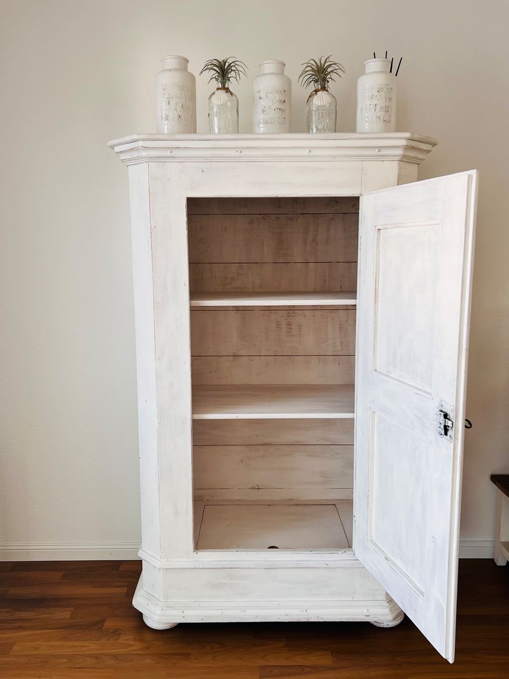 Armoires: stylischer Holzschrank weiss – D'occasion à Buchrain par ARNA1102 2