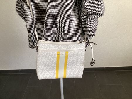 MICHAEL KORS Handtasche weiss mit gelb Schultergurt
