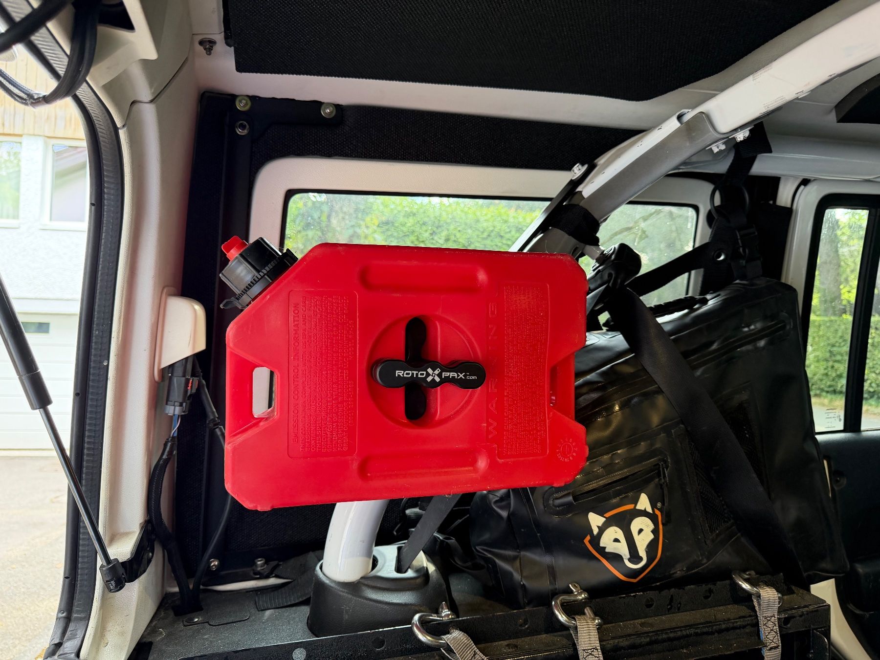 Travi: Jeep Wrangler - Interior Rotopax Can Mount – Usato da Thalwil venduto da Andi8800 1