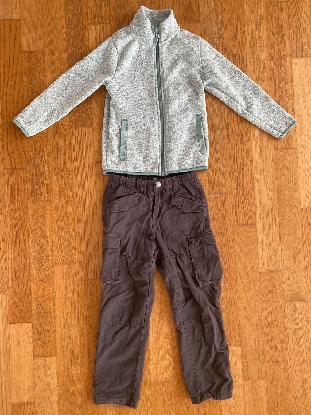 Pantaloni: Kids Pullover + Cargohose mit verstellbare Taille, Gr.116 – Usato da Wädenswil venduto da PeterWaedi