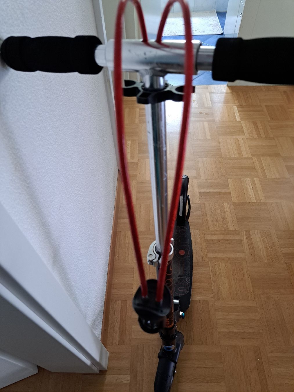 Scooters: Micro Trotti schwarz mit integriertem Schloss. – D'occasion à Münsingen par chrigu212 2