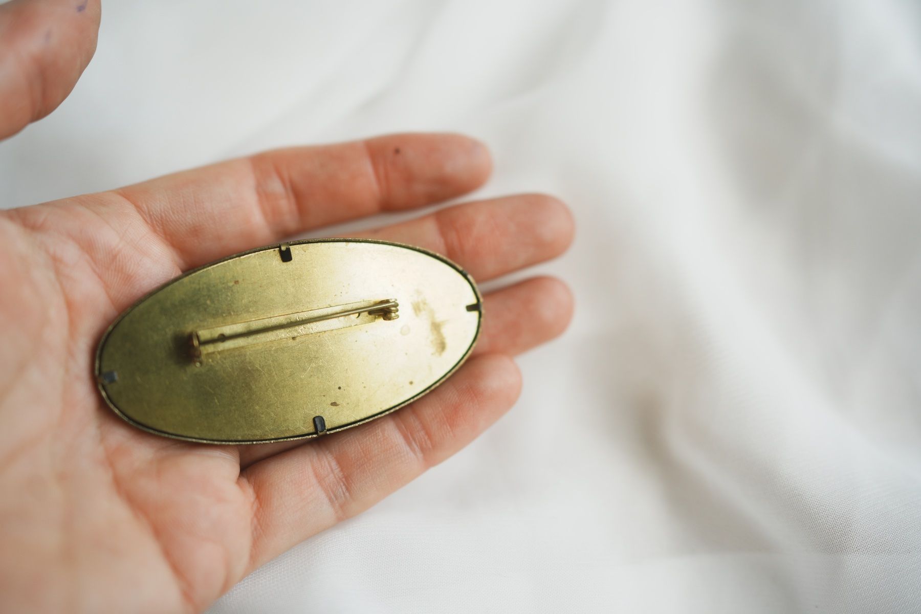 Spille & Fermagli: Vintage Brosche oval schwarz Emaille abstrakt – Usato da Volketswil venduto da HeredisAntiques 2