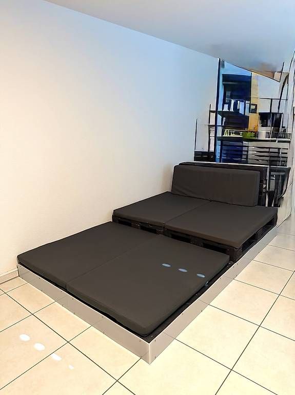 Sedie a sdraio: Paletten Lounge mit Kissen – Usato da Winterthur venduto da nad_hyf7