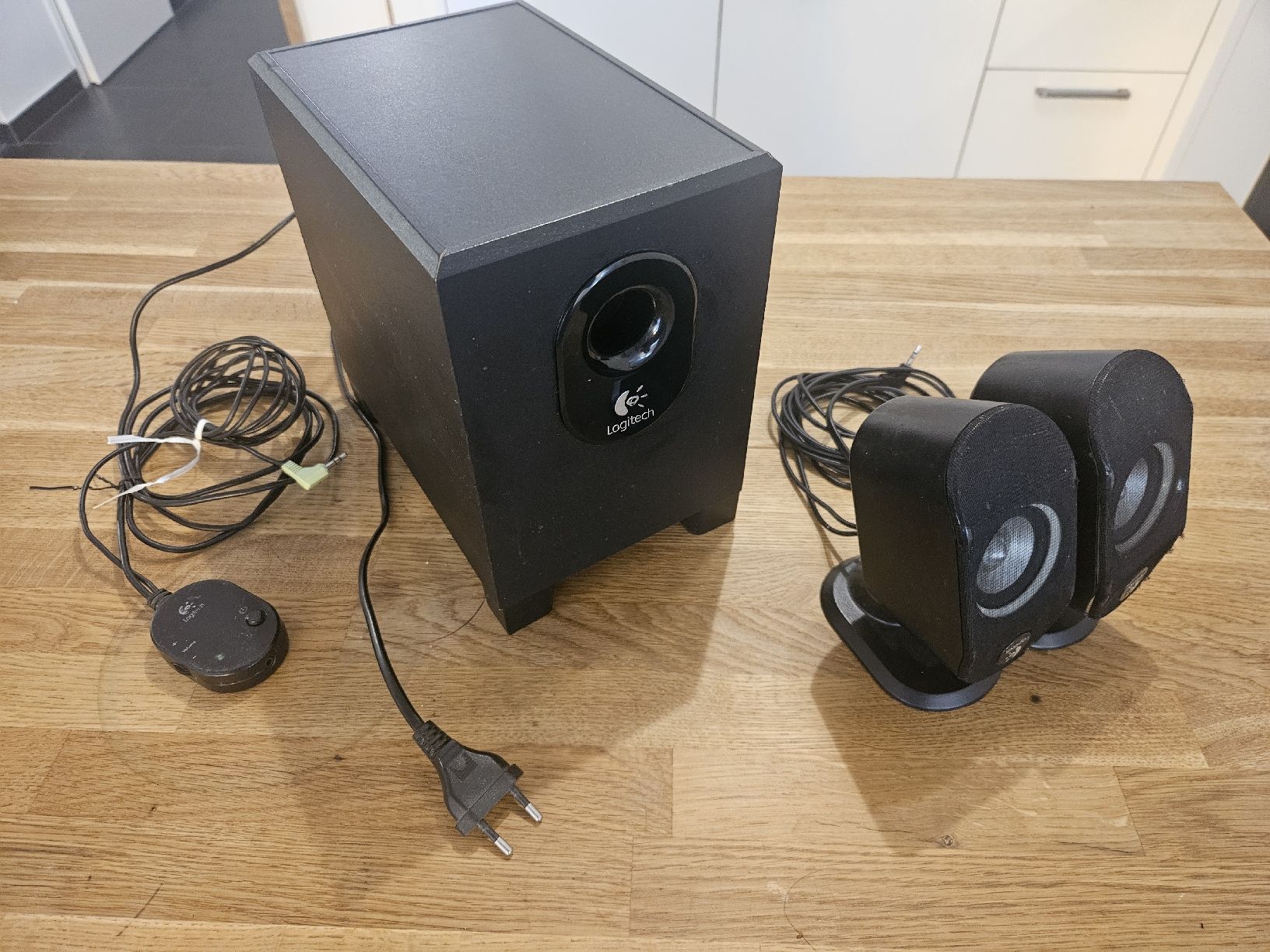 Logitech Casse acustiche: Logitech X-210 Lautsprecher Set mit Kabelfernbedienung – Usato da Zürich venduto da leco888 1