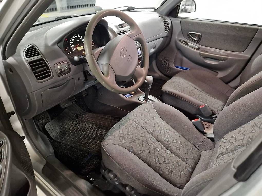 Automobili: Hyundai Accent – Usato da Pfungen venduto da dimeautomobile 4