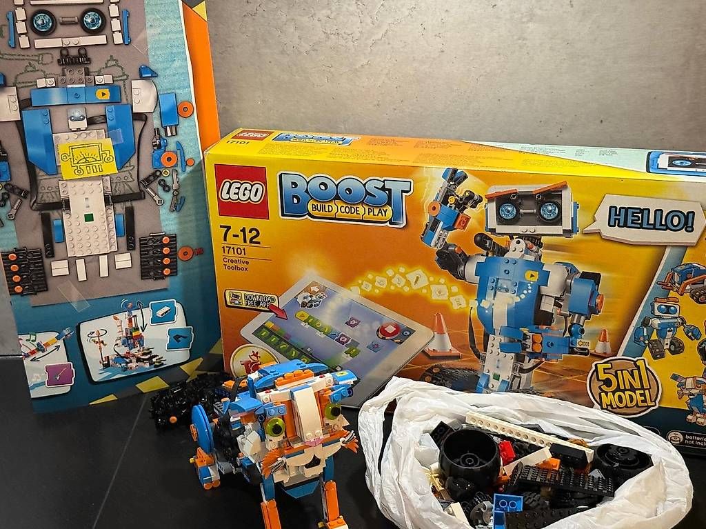 Lego Kit di costruzioni: Lego BOOST Creative Toolbox 17101 – Usato da Peseux venduto da Rcrivell 2