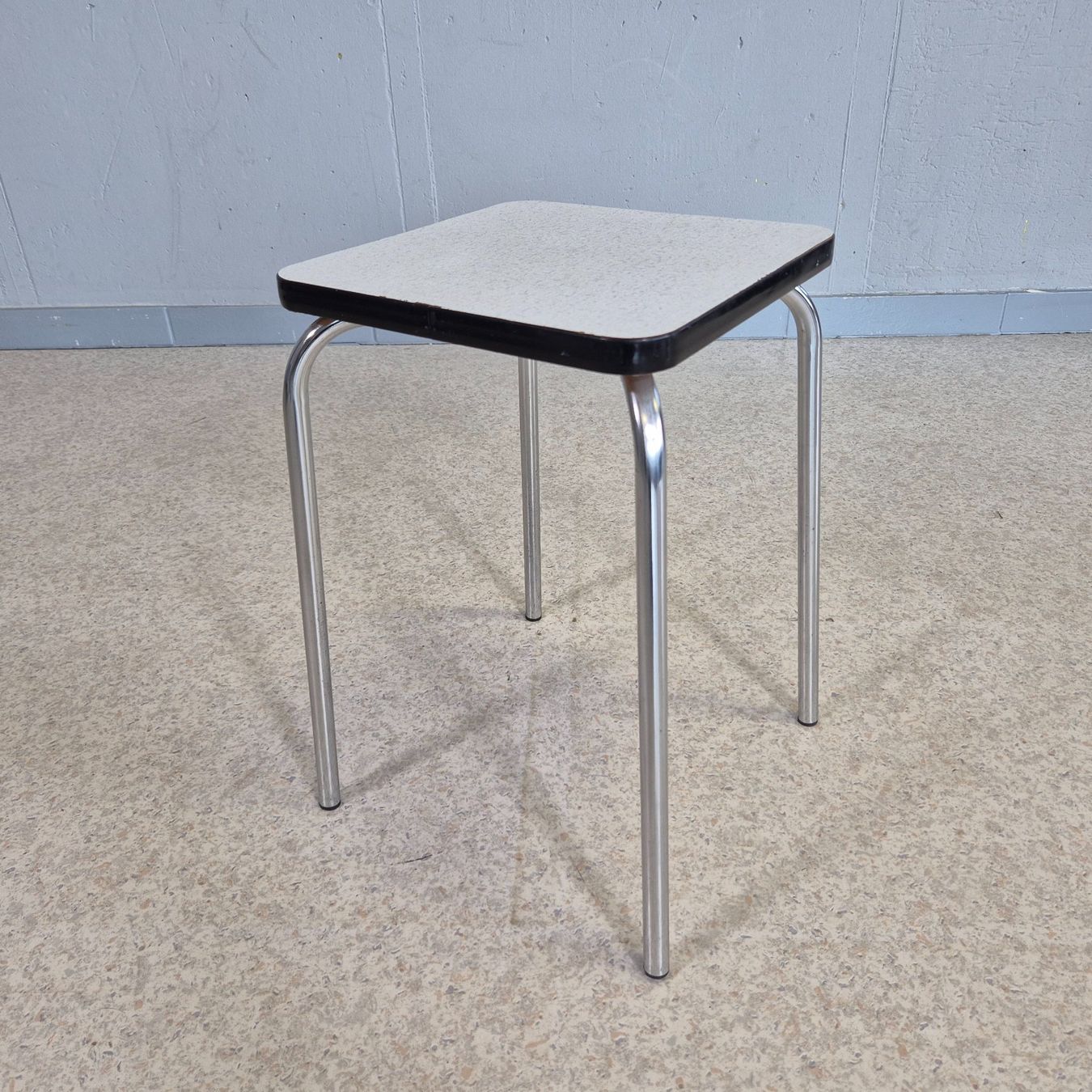 Tabourets: Kelco Hocker Höcker Küchenhocker Tabouret grau – D'occasion à Nottwil par Wondewa-Shop