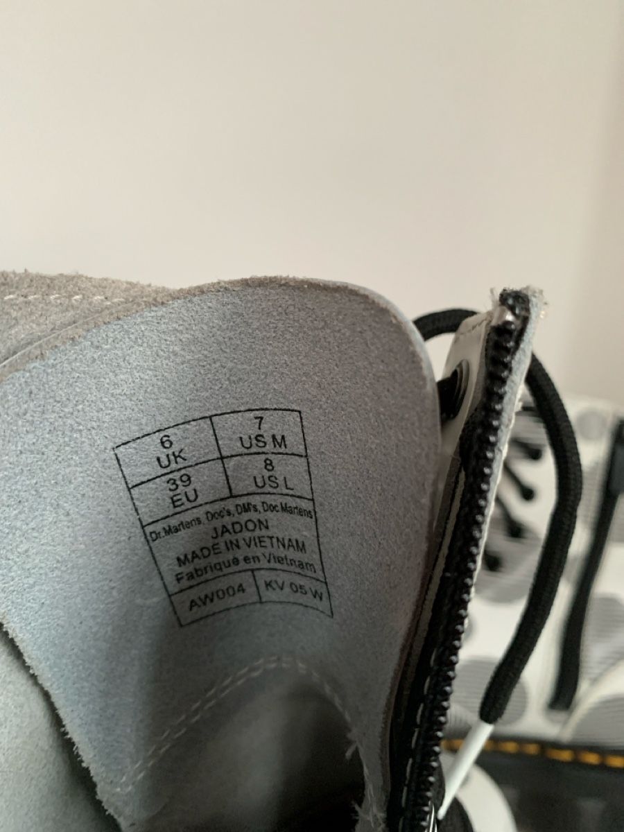 Dr. Martens Damenschuhe: Dr. Martens: weiss gemusterte Jadon Boots, 39 – Gebraucht aus Luzern von designluzern 6
