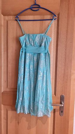 Wunderschönes türkisfarbenes Partykleid mit Silbermuster