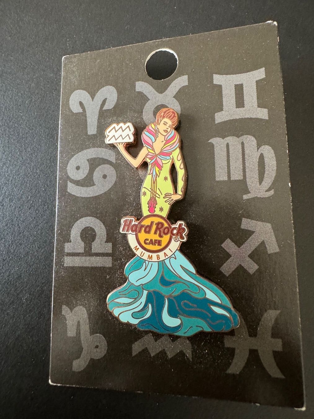 Placchette & Badge: Pin Hard Rock Mumbai – Usato da Galgenen venduto da rub_f6kh