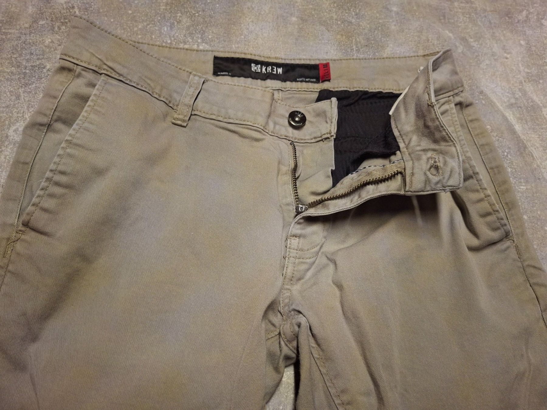 Pantaloni: Pantalon gris clair taille W28 - S marque KREW – Usato da Villiers venduto da san_jn5w 3